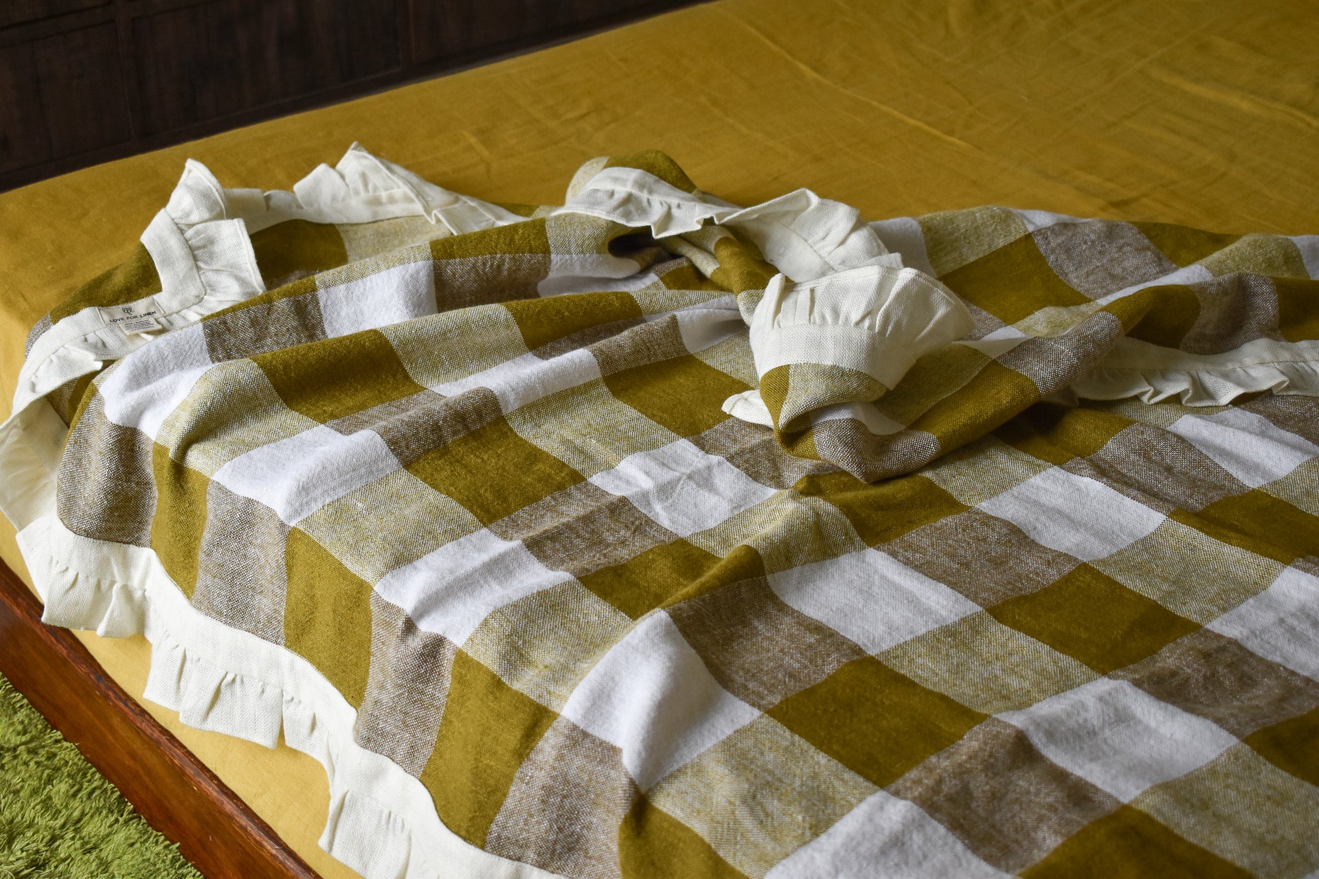 linen throws & blankets