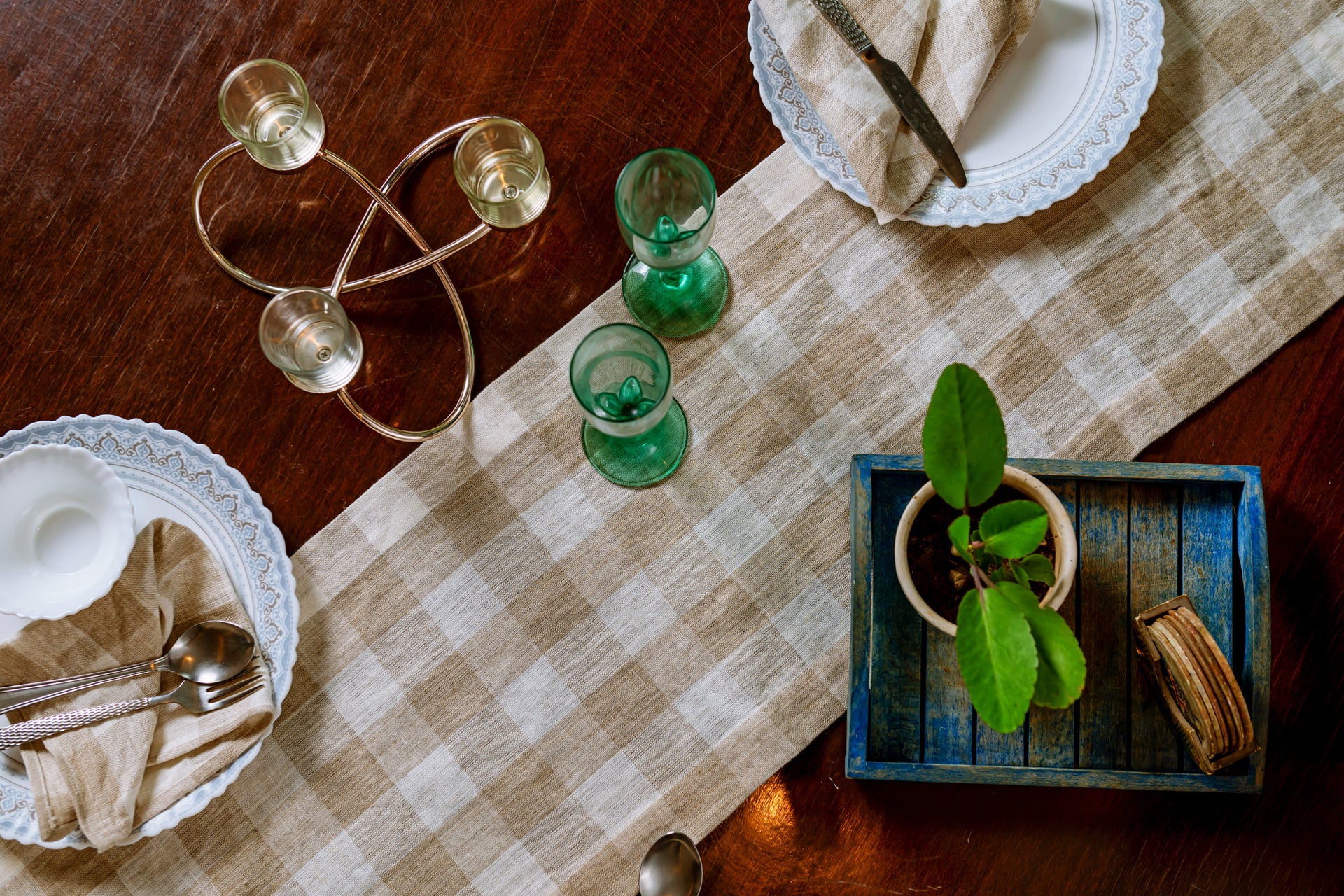 linen table runners