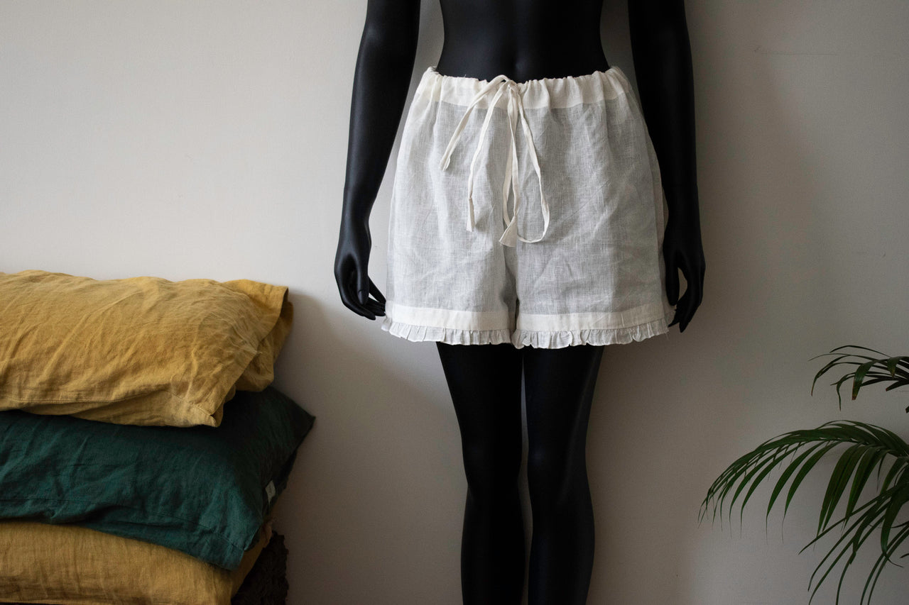 WHITE LINEN JASPER SHORTS